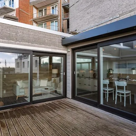 Modern 2 Bedroom With Lateral Sea View And Spacious Terras Διαμέρισμα